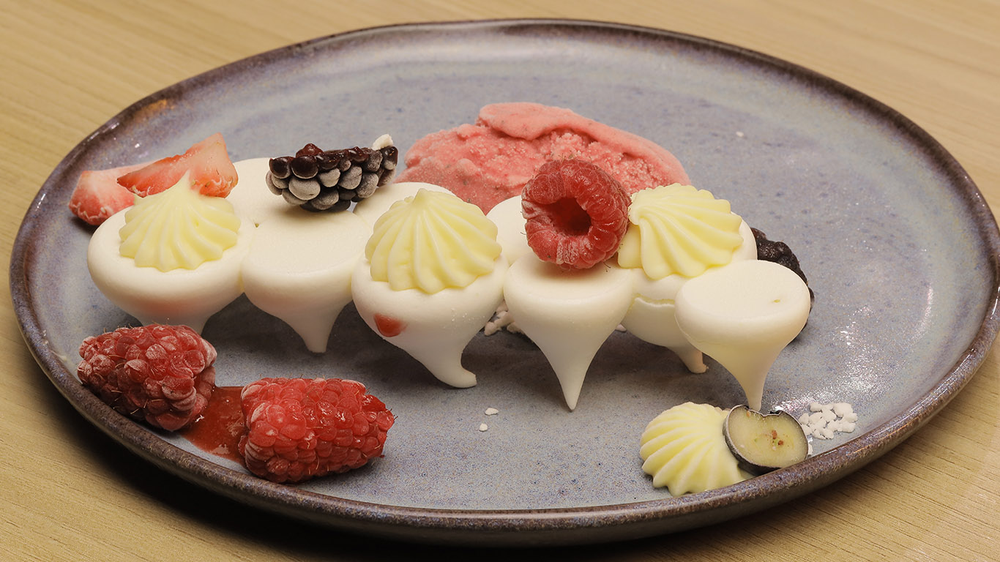 Pavlova com frutas vermelhas