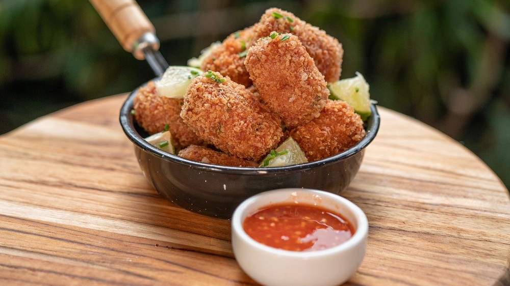 Croquete de linguiça da Juju Guerra