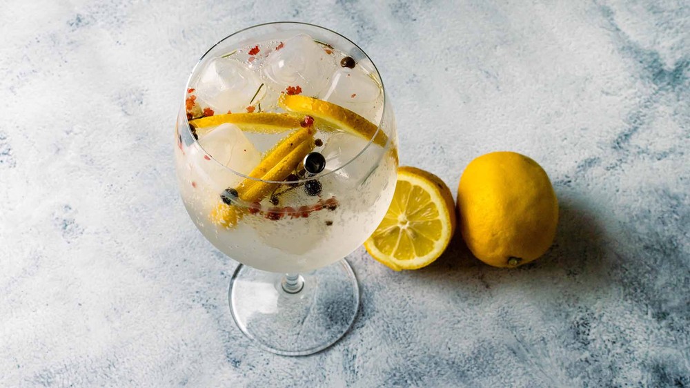 Gindai: Gin & Tônica com limão siciliano e espuma de gengibre