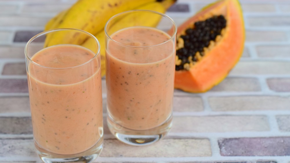 Vitamina extra cremosa de frutas com sorvete
