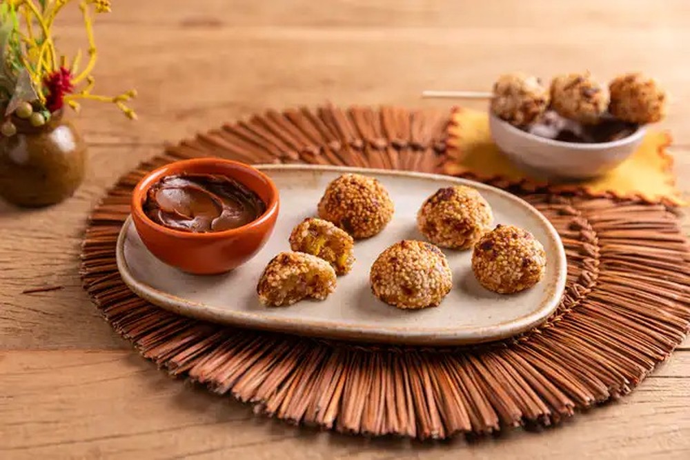 Bolinho de banana-da-terra com tapioca na air fryer