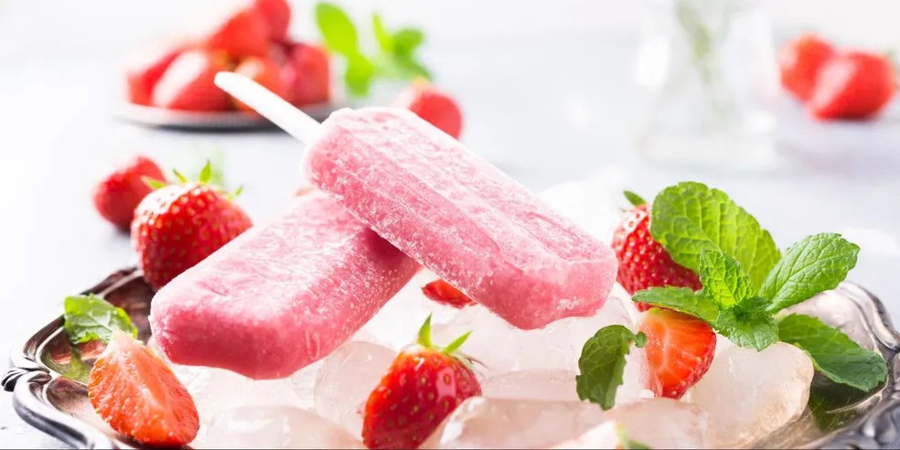 Rápido e fácil: picolé de morango para fazer com as crianças | Receitas