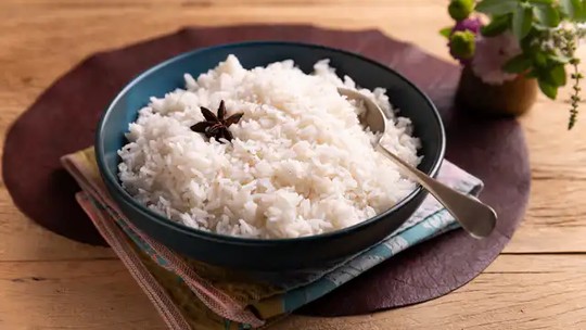 Arroz perfumado com anis-estrelado