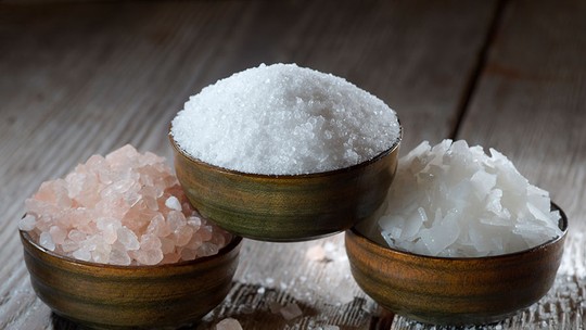 Qual o melhor sal para a saúde? Nutricionista indica as opções
