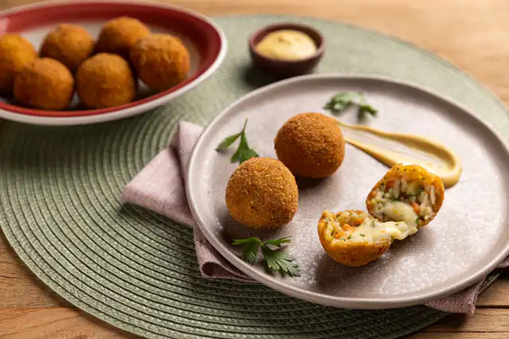 Bolinho de risoto: arancini à primavera