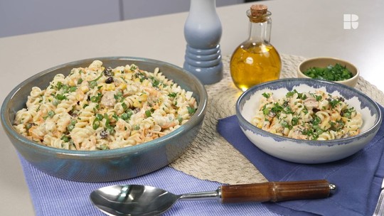 Salpicão de macarrão com atum