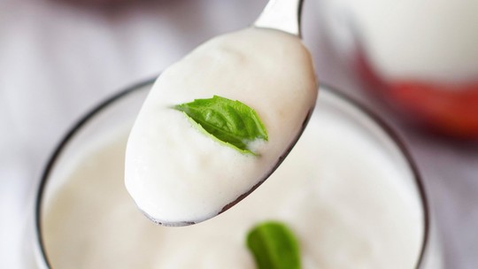 Aprenda receita para render o iogurte natural e economize - Foto: (Freepik)