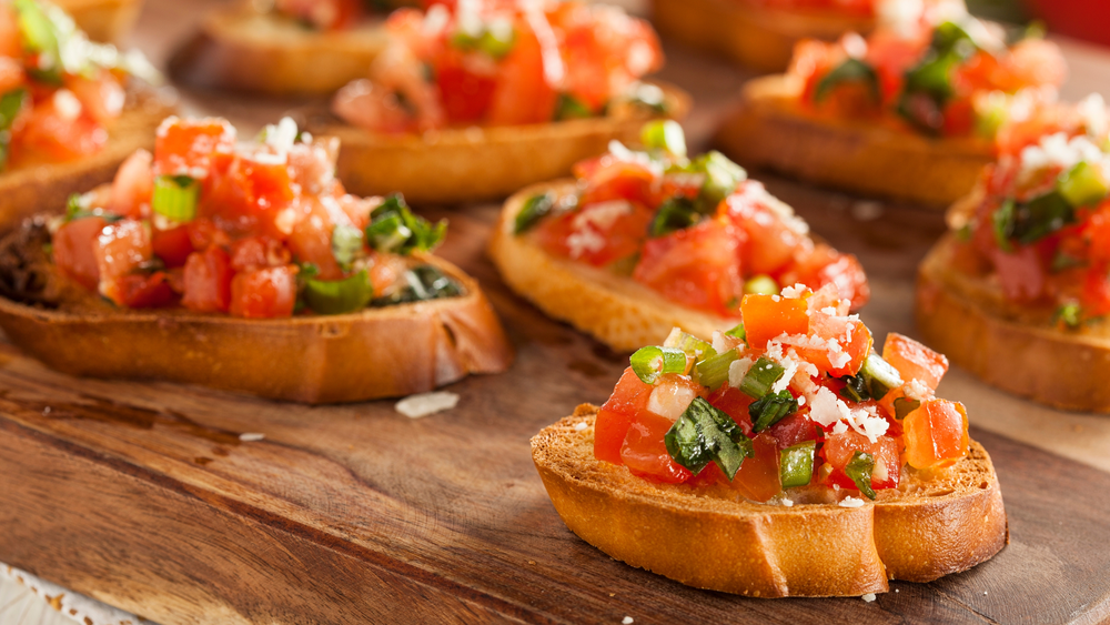 Aprenda a fazer bruschetta — Foto: Banco de imagens/Canva