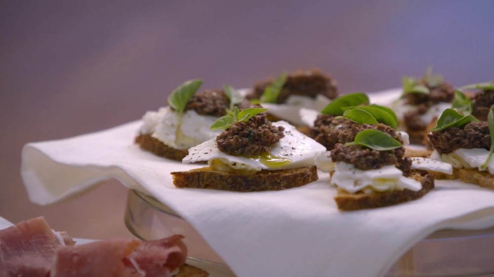 Canapés de crostinis variados