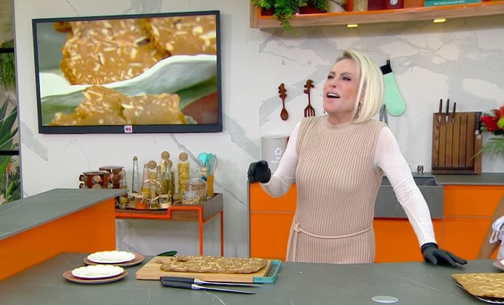Ana Maria Braga tem crise de riso enquanto faz receita: assista