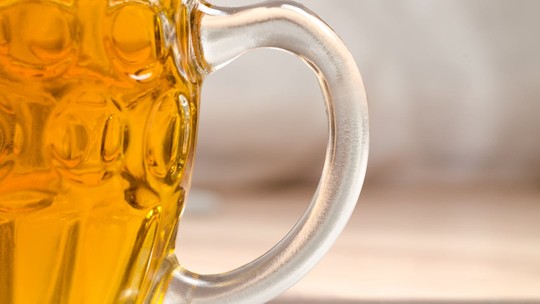 Cerveja low carb, zero e sem glúten são indicadas para quem está de dieta? Especialistas explicam