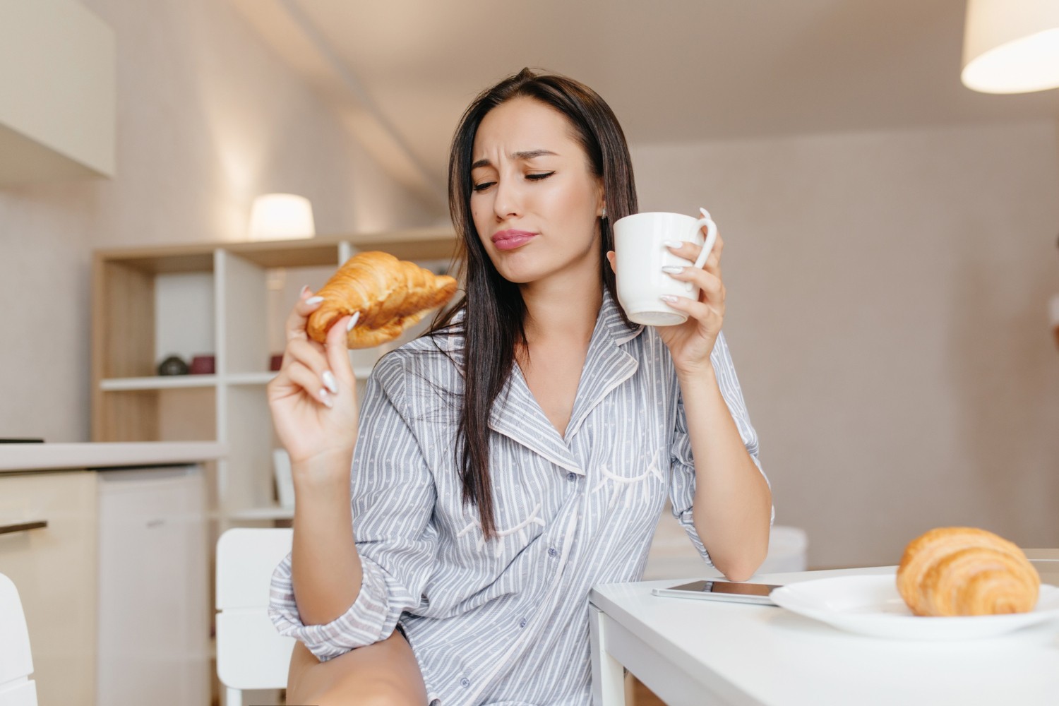 Acordar sem fome é normal? Nutricionista explica os motivos