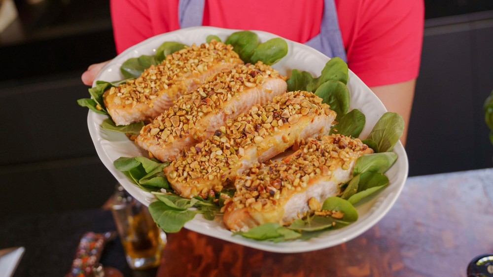 Salmão com crosta de pistache da Juju Guerra
