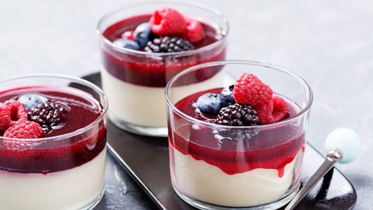 Panna Cotta com Calda de Amora