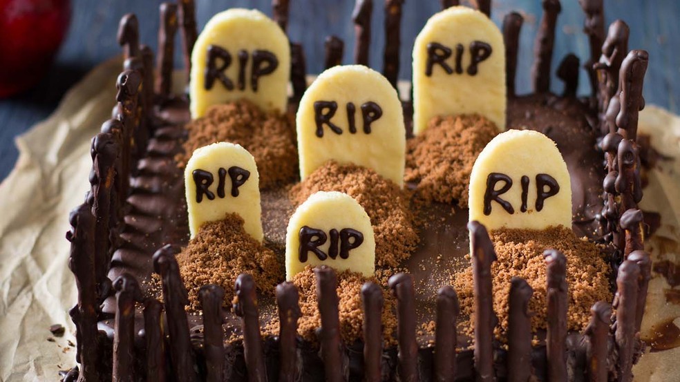 Bolo cemitério para o Halloween — Foto: Shutterstock