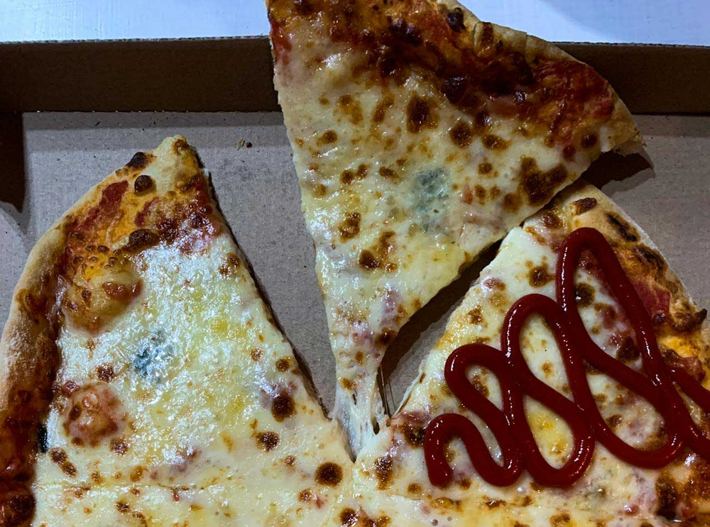 Ketchup na pizza pode ou não pode? Pizzaiolo premiado responde