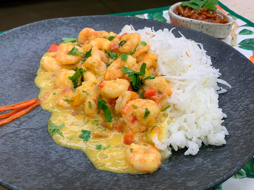 Moqueca de camarão com arroz de coco