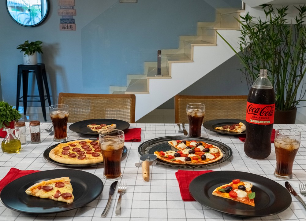 Novela, pizza e Coca-Cola Sem Açúcar: uma receita mágica!