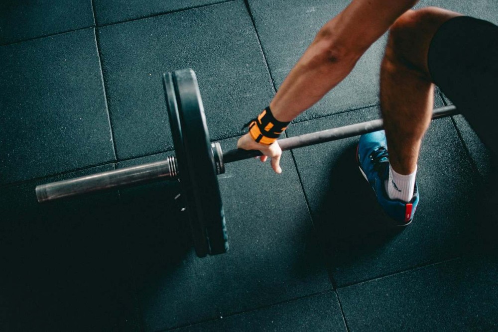 Treinar em jejum faz mal? Nutricionista tira dúvidas