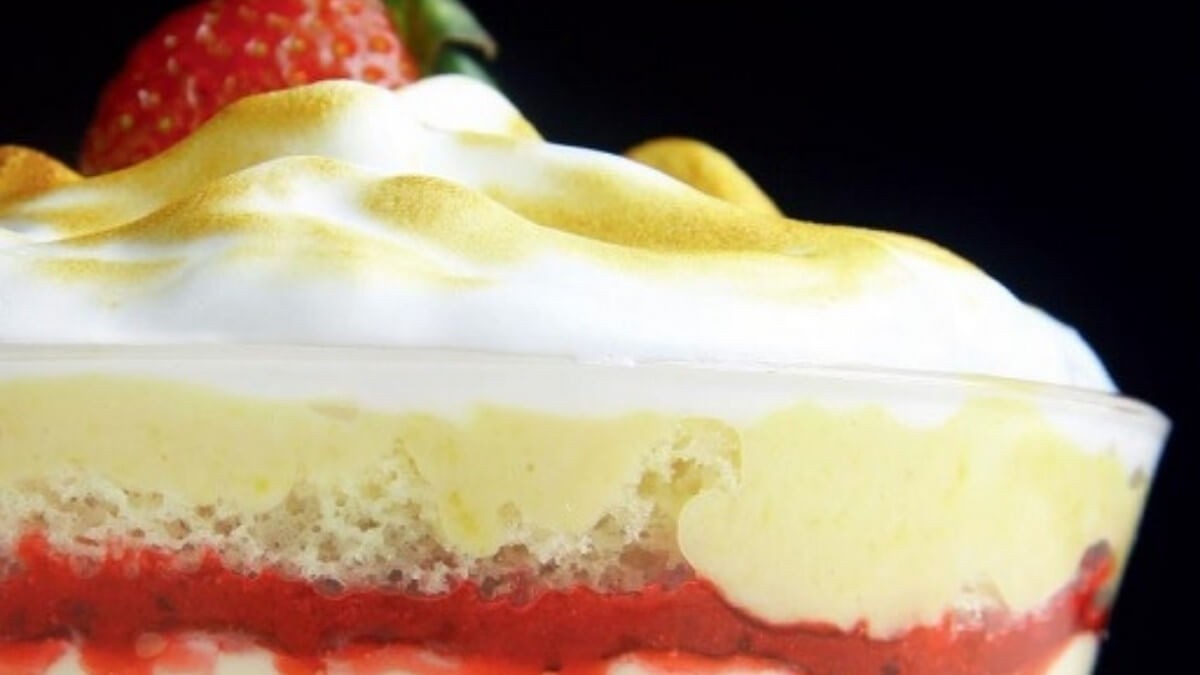 Trifle de morango e pêssego | Doces | Receitas