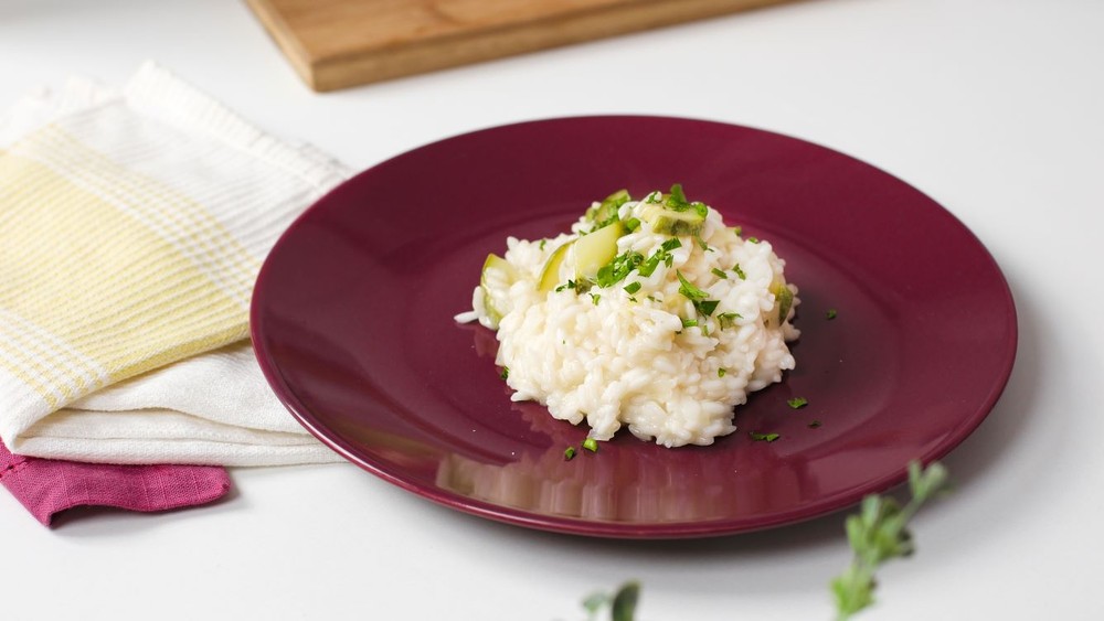 Como fazer risoto: qual arroz usar, como preparar caldo e mais dicas