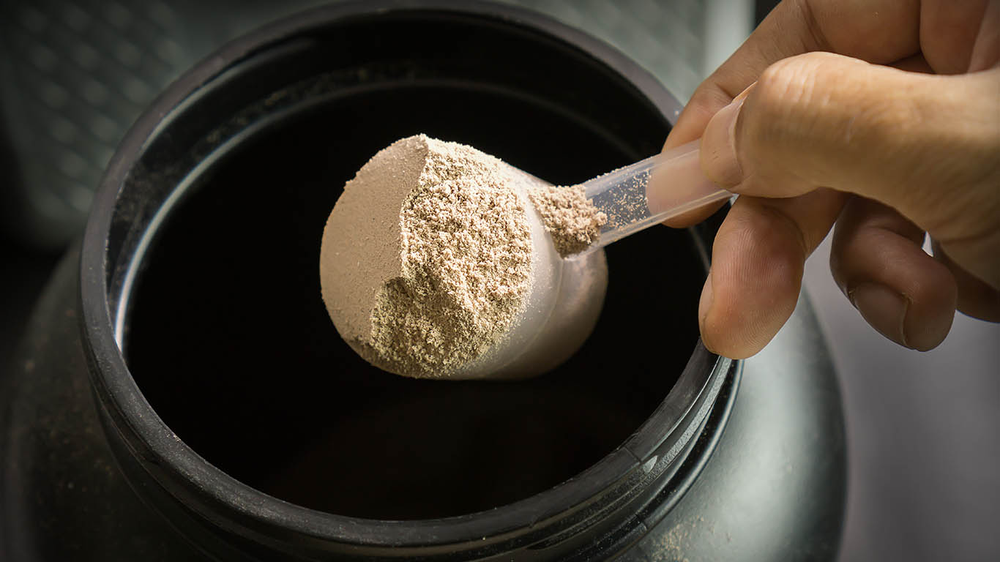 Pode tomar whey protein sem fazer exercícios? Nutricionista responde
