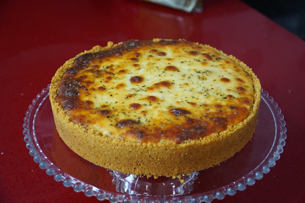 Torta de frango com massa de cream craker