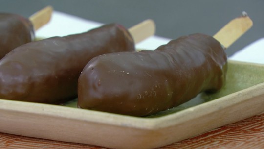 Picolé de banana com chocolate