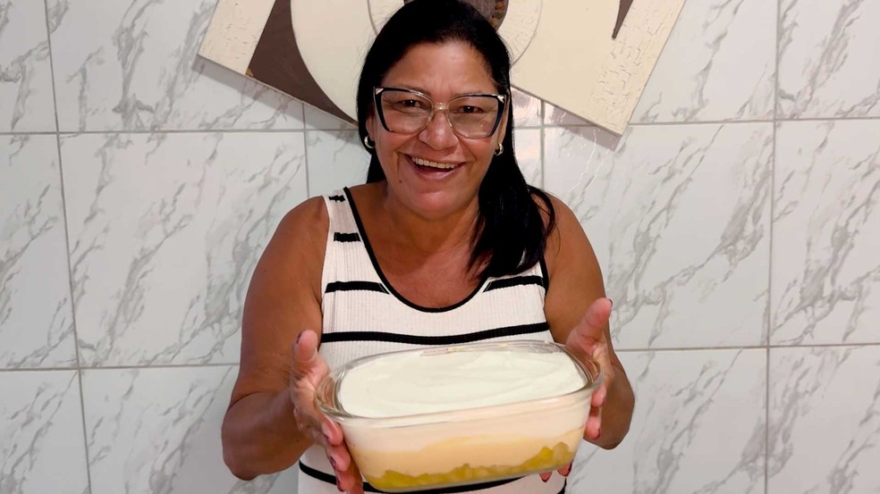 Delícia de abacaxi da dona Delma, ex-BBB 25, pronta para servir