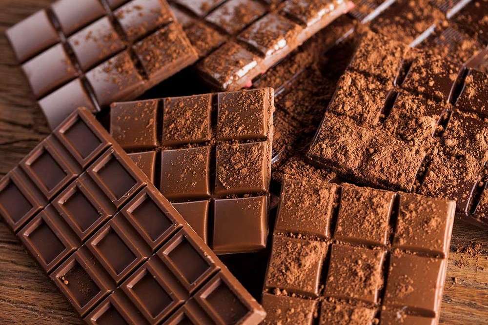 Comer muito chocolate faz mal? Médico tira dúvida