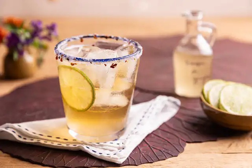 Drink de cerveja com gengibre e limão