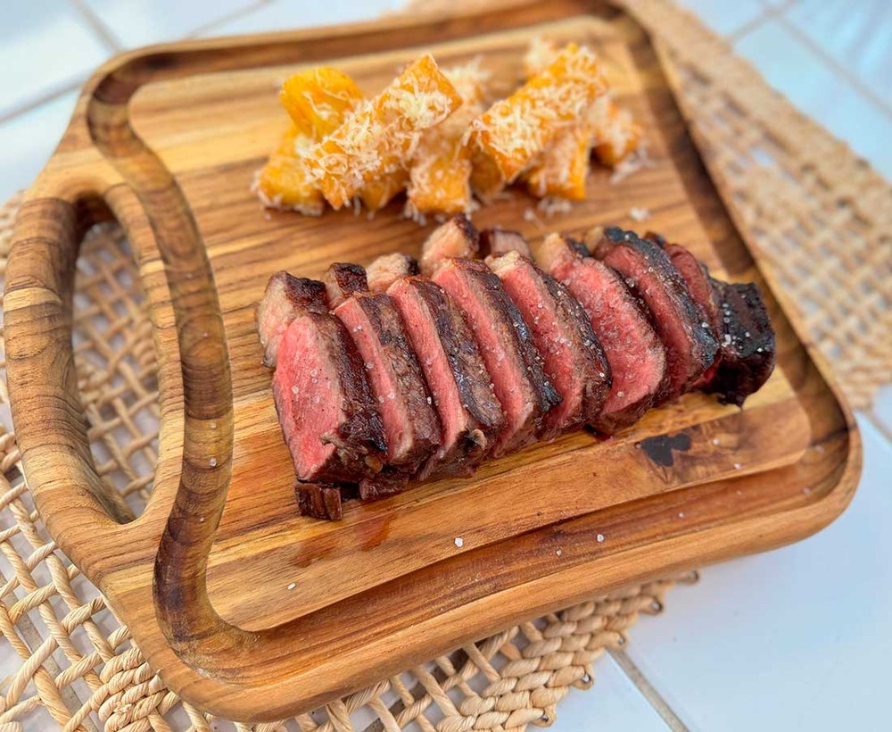 Polenta frita com contrafilé