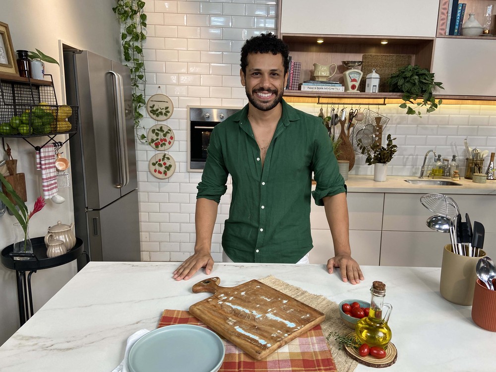 Amaury Lorenzo fala de alimentação saudável, perda de peso e assume: 'Gosto de ficar gostoso'