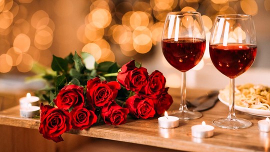 Vinhos no jantar romântico: 5 dicas para surpreender seu par