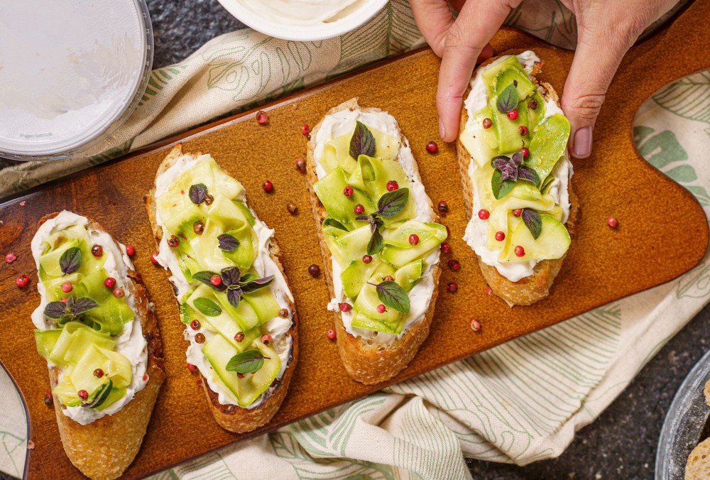 Bruschetta de abobrinha marinada da Juju Guerra