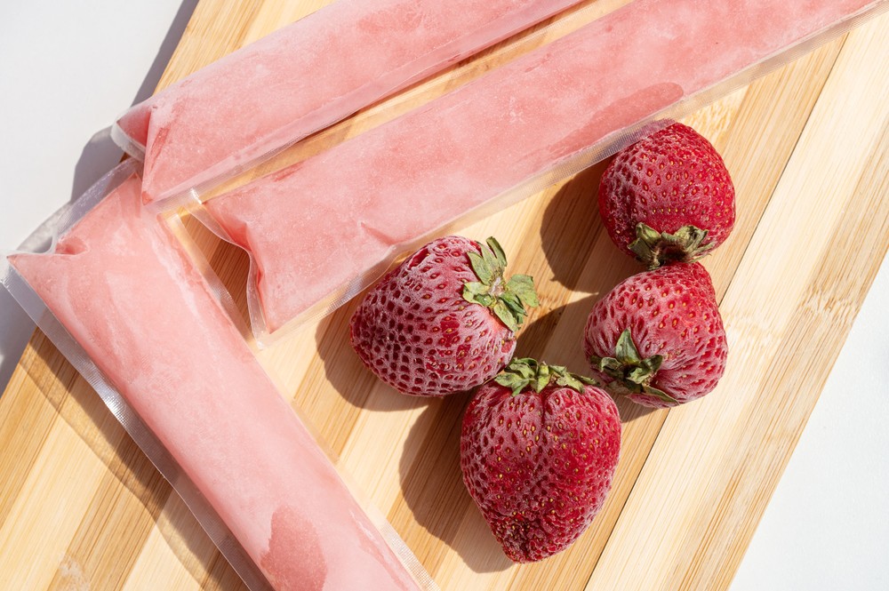 Receita fácil de geladinho de morango para dias de calor