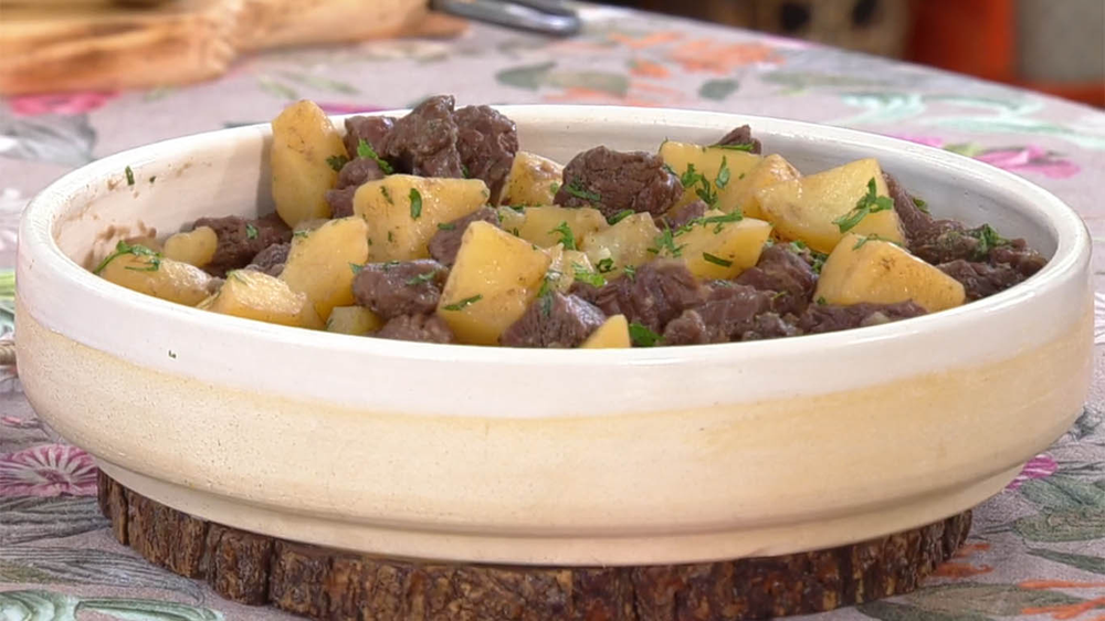 Carne de panela com batata na pressão