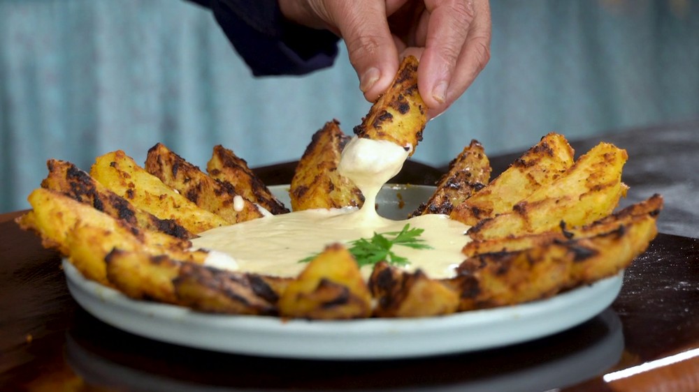 Batata rústica com molho bechamel