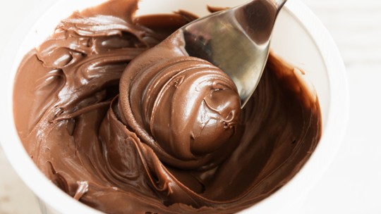 Sobremesa de ano-novo: pavê de bolacha com creme de chocolate