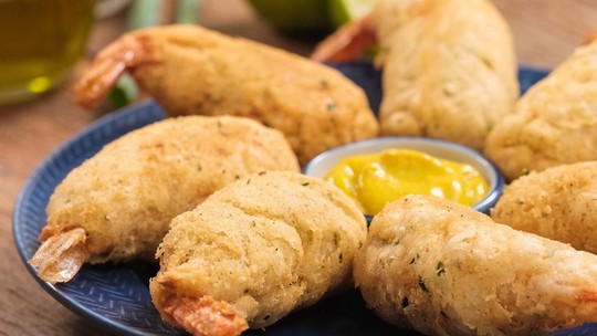 Camarão empanado dourado e crocante