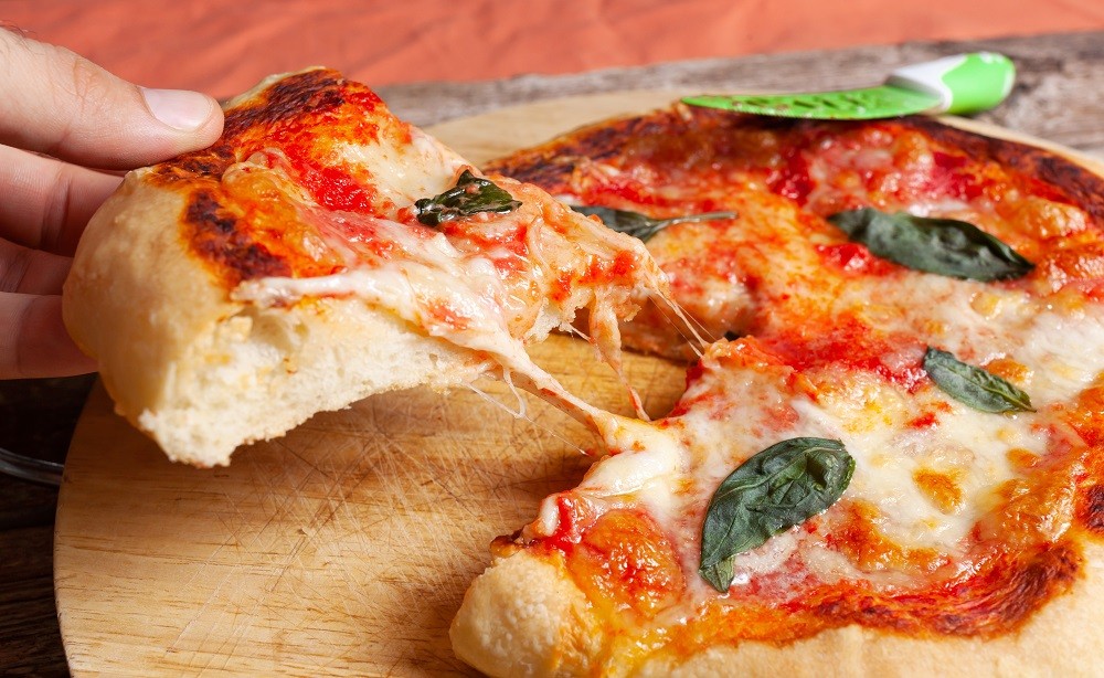 Aprenda uma receita tradicional para celebrar o dia da pizza