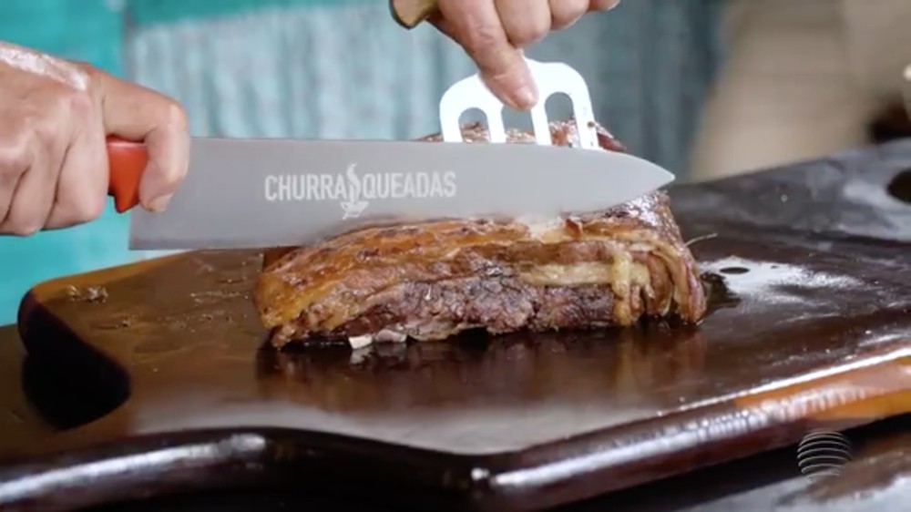 Costela com mandioca na brasa
