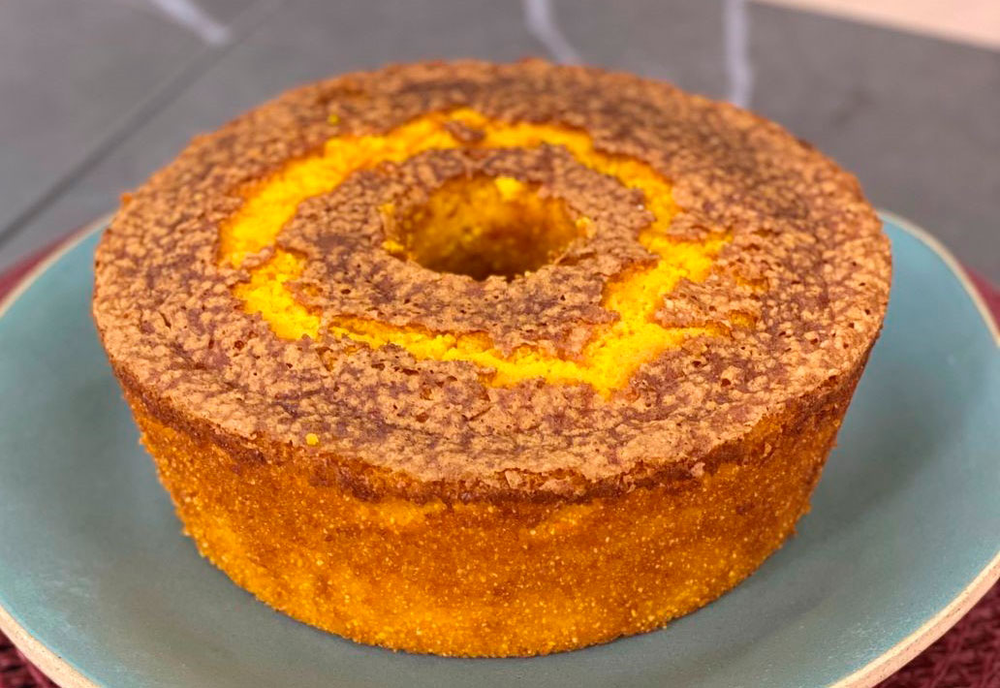 Bolo de flocão com cenoura