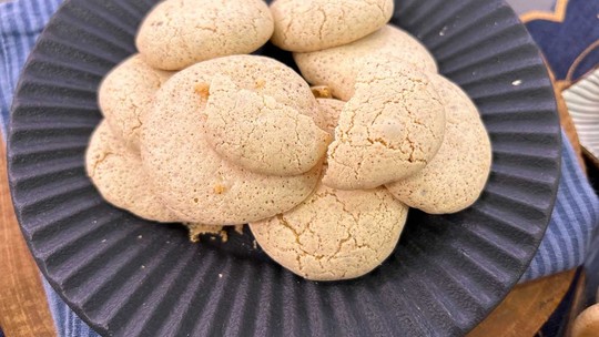 Biscoito beijo de moça com castanha
