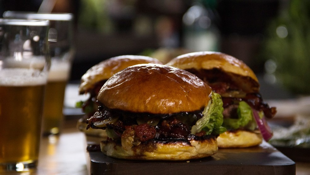 10 receitas de hambúrguer do chef Felipe Bronze para fazer em casa