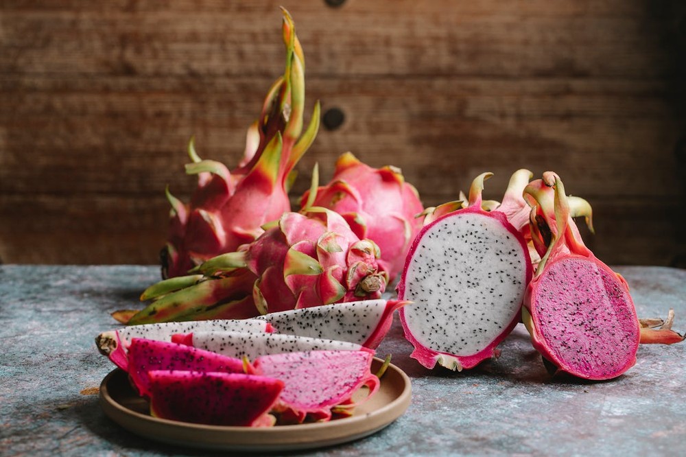 Conheça os benefícios da pitaya e saiba como comer a fruta