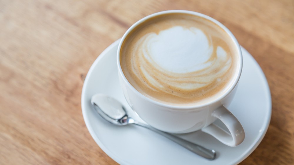Flat White: aprenda a fazer a bebida feita à base de café expresso