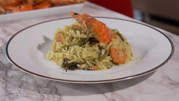 Arroz Paraense pronto em uma tigela.