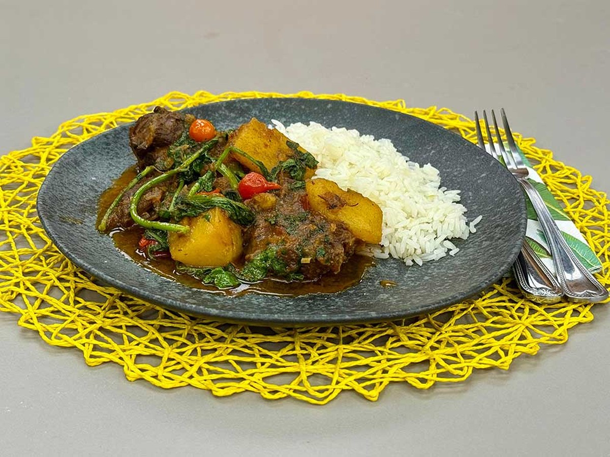 Ofisdagi kotibning fotosurati