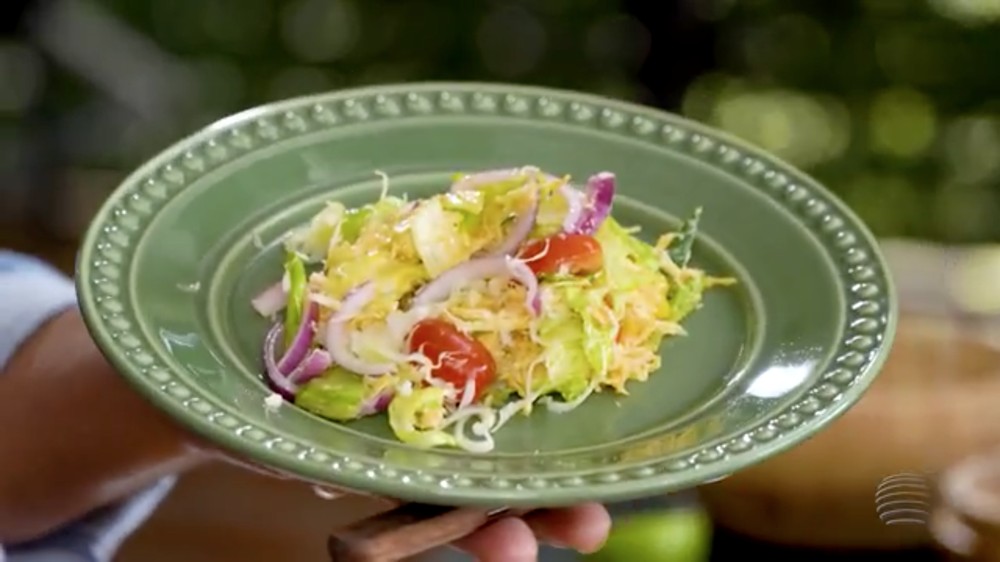 Churrasqueadas: Salada de frango desfiada